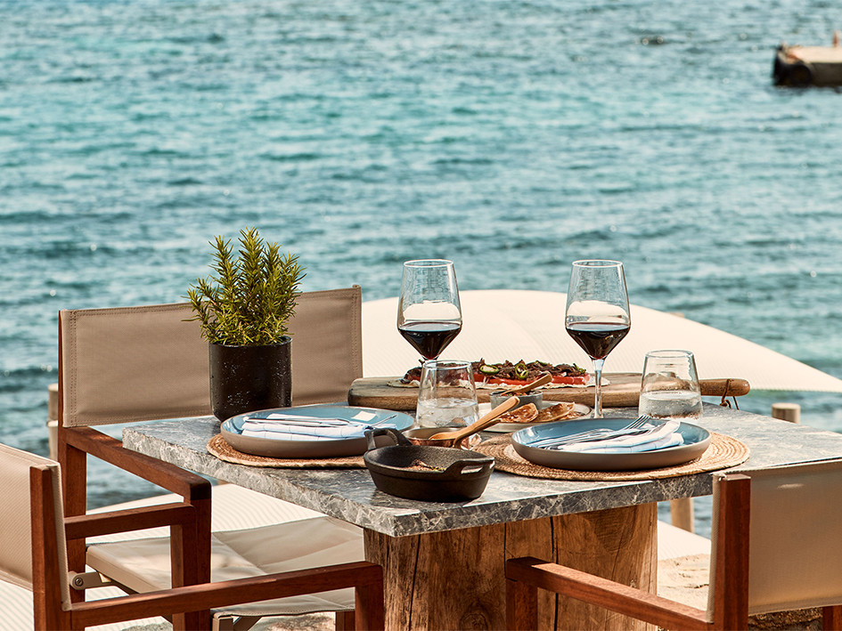 Beefbar Mykonos Exclusive beef restaurant on the Mykonian coast