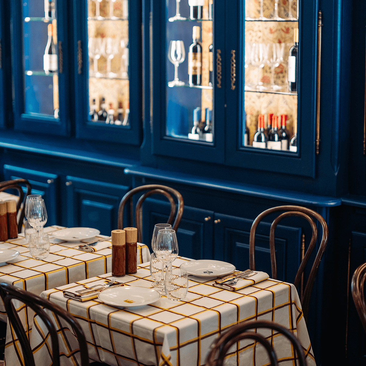 bistro le petit-beefbar-interior-design-architecture nice french riviera blue