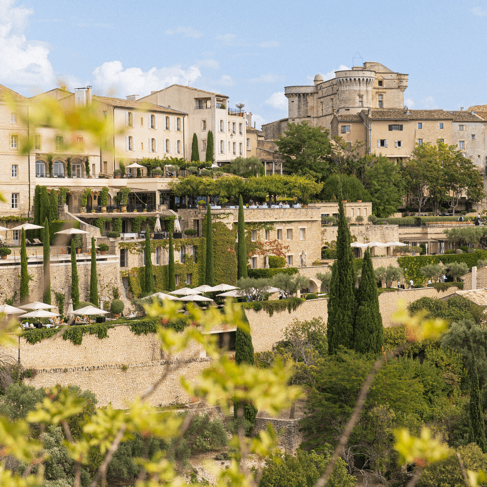 gordes village bastide airelles-beefbar sud france provence