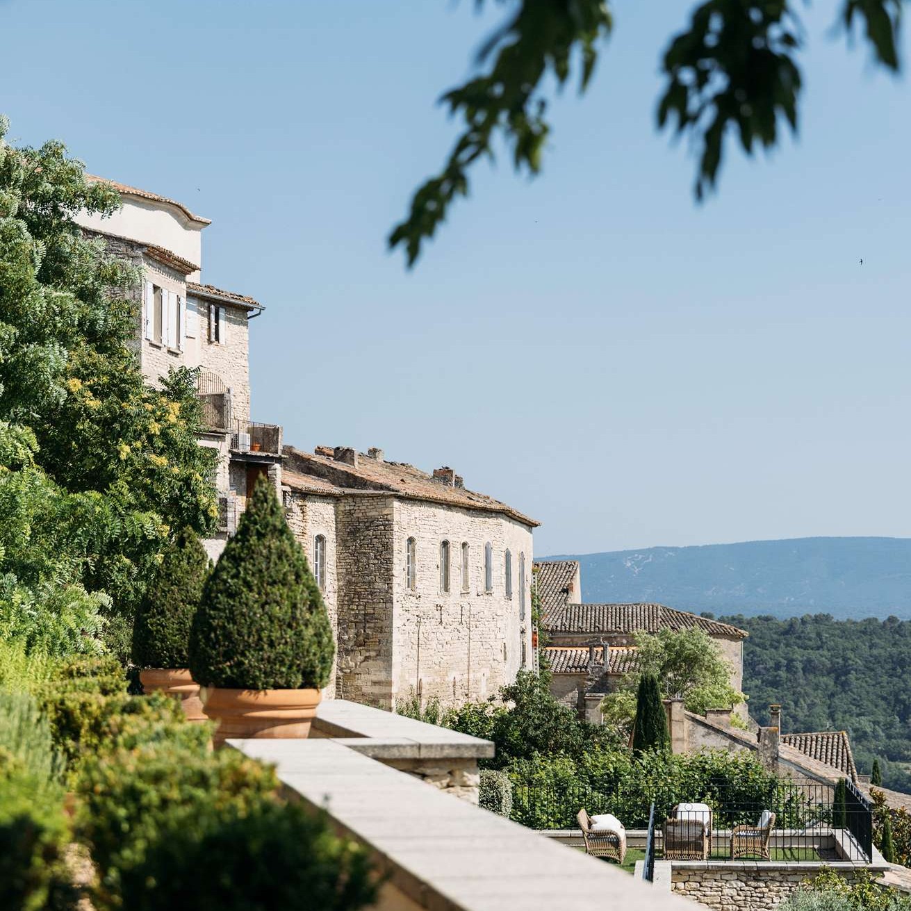 airelles gordes bastide france sud beefbar hotel