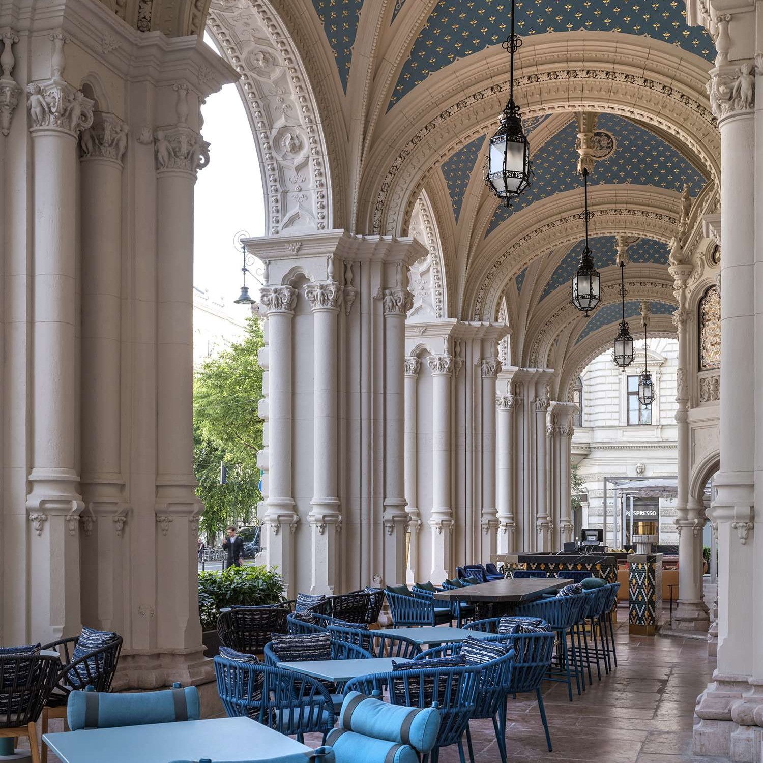 petit beefbar budapest restaurant terrace