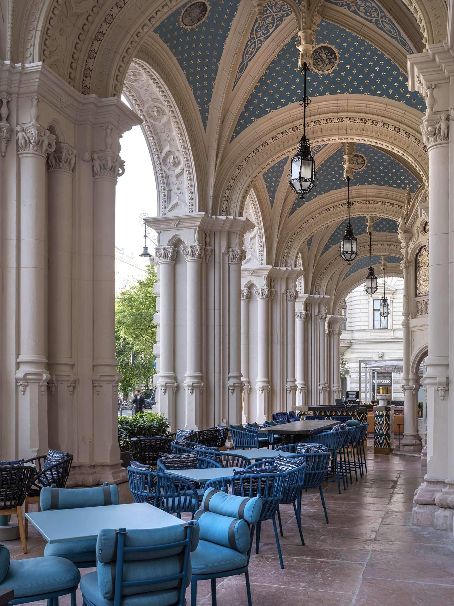 petit beefbar budapest restaurant terrace