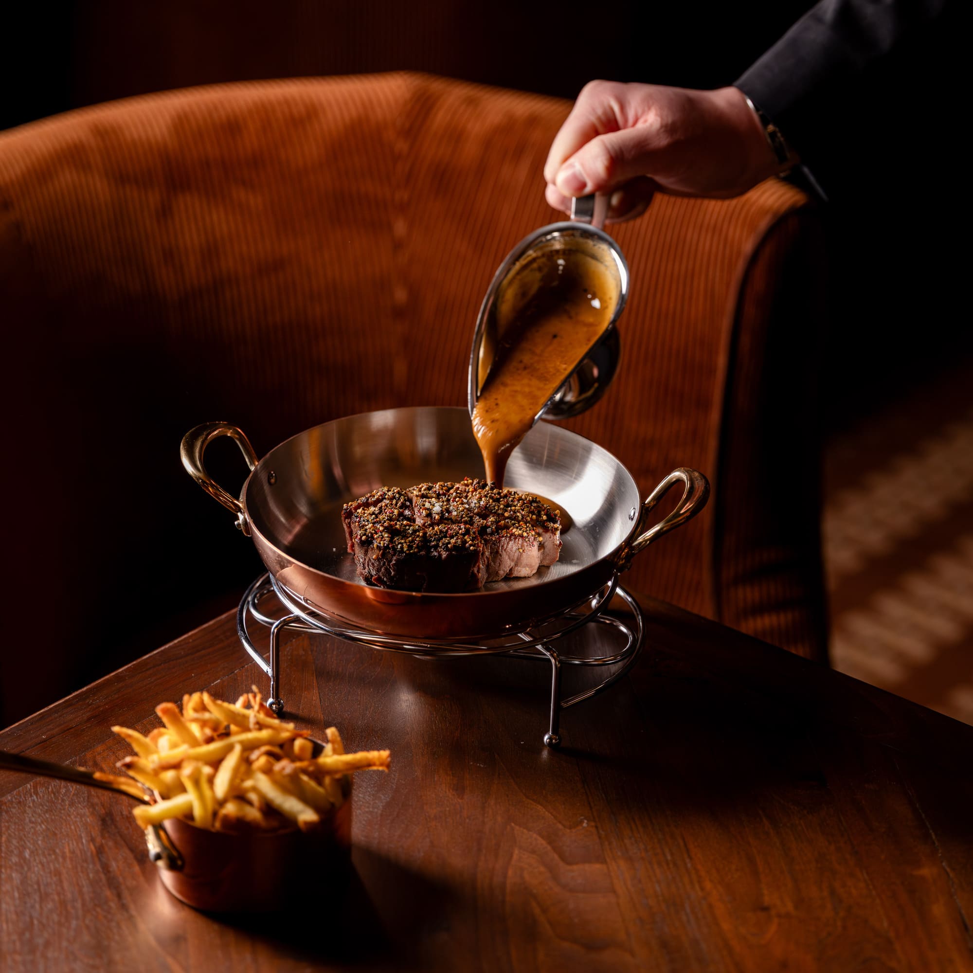 steak frite with sauce
